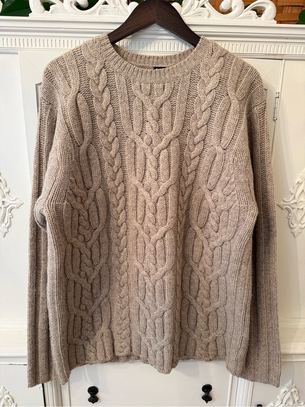 Vintage Y2K Gap 100% Lambswool
Cableknit Crewneck Fisherman Sweater